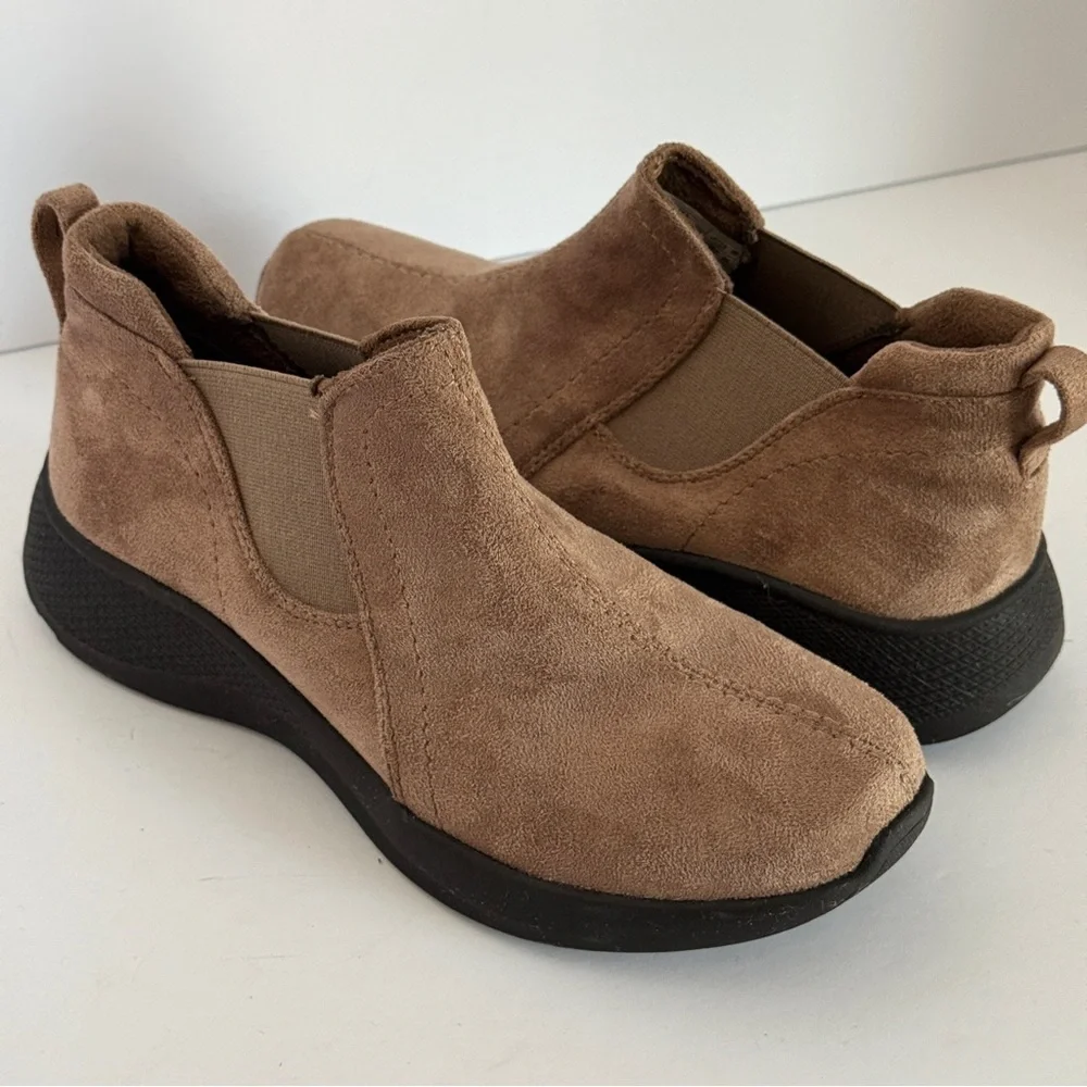 Earth Originals Dayana Women’s Brown Slip-on Boots Faux Suede Size 6.5